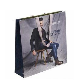 로고를 가진 유행 종이 봉지는 주문을 받아서 만들어진 크기 높은 강인성을 인쇄했습니다 협력 업체