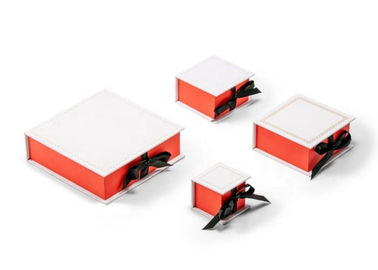 주문 간격 2mm 호화스러운 선물 보석을 위한 포장 상자 손가락으로 튀김 정상 리본 마감 온라인 제조