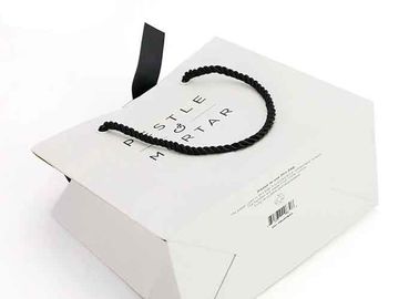 접히는 호화스러운 관례는 종이 봉지 157g 아트지 물자 높은 강인성을 인쇄했습니다 협력 업체